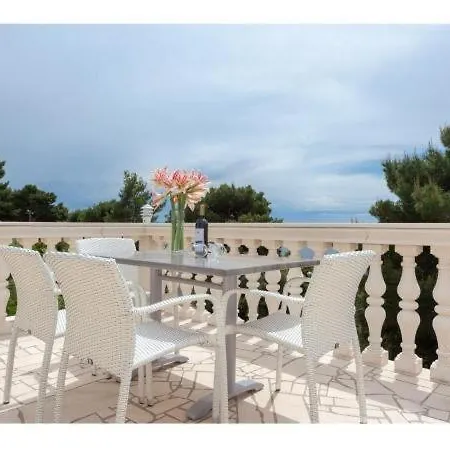 Apartments Villa Dingac *