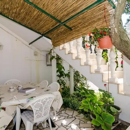 Apartments Villa Dingac *
