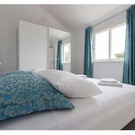 Apartments Villa Dingac *